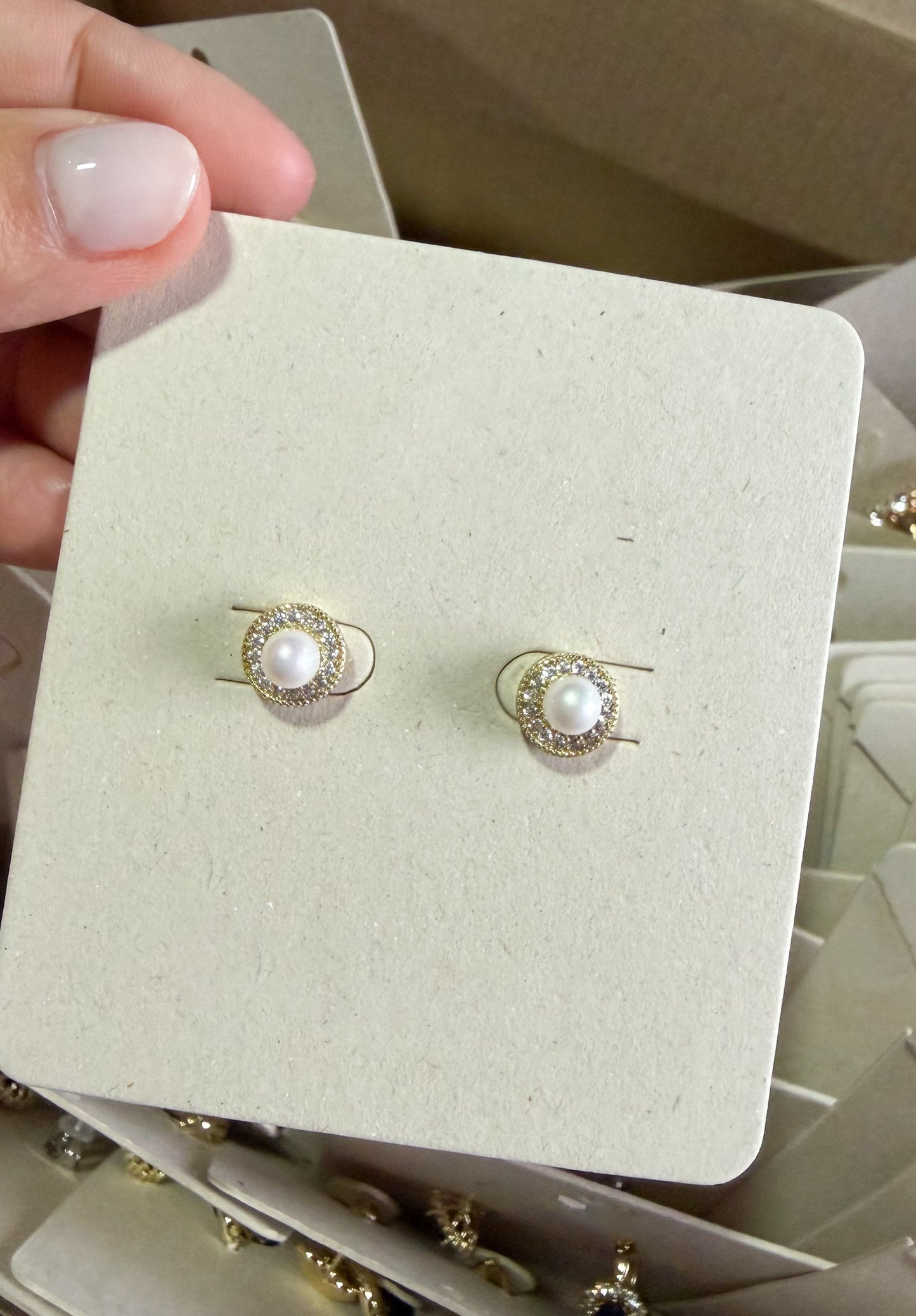 ARETES SILKA