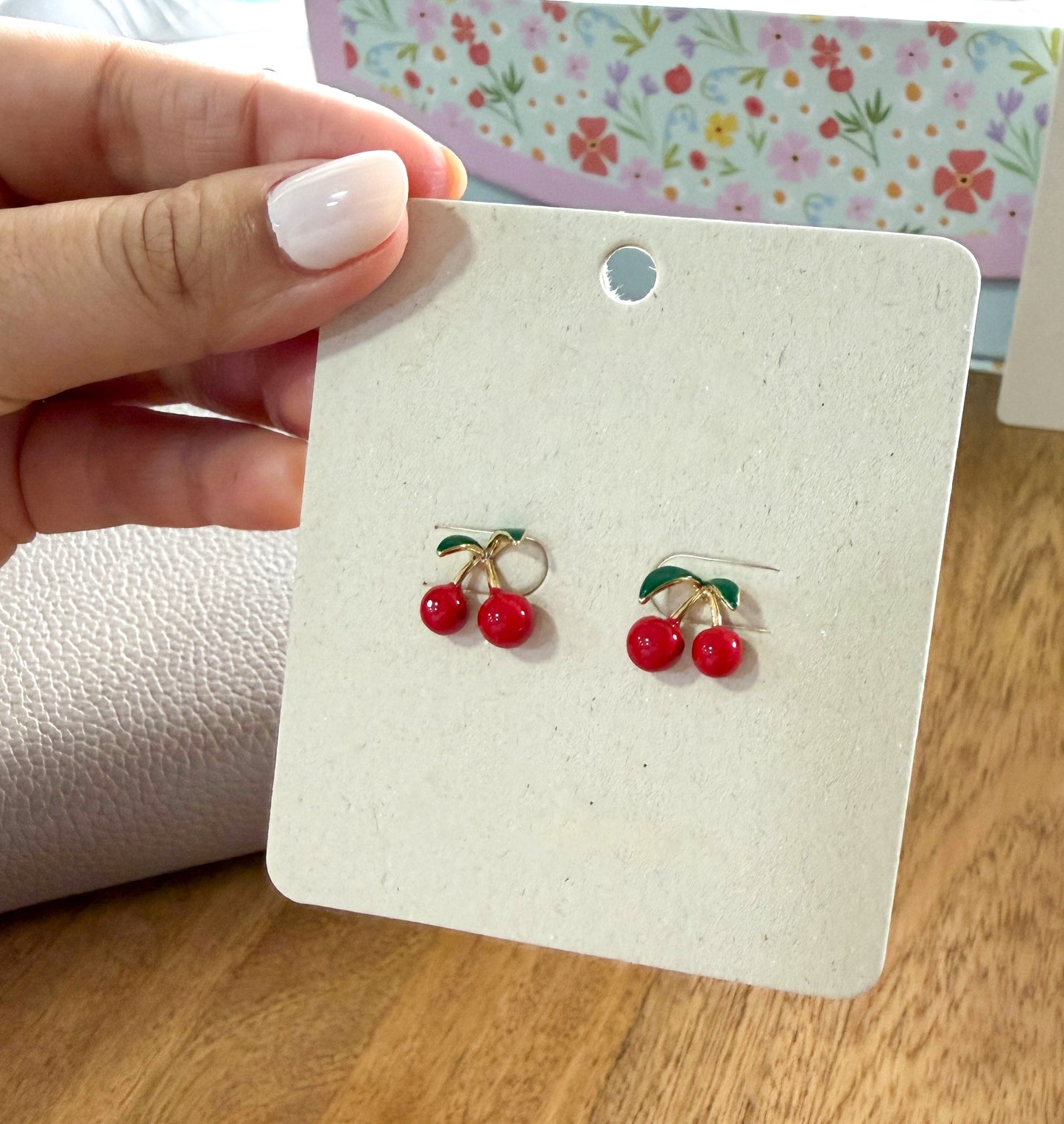 ARETES CHERRY